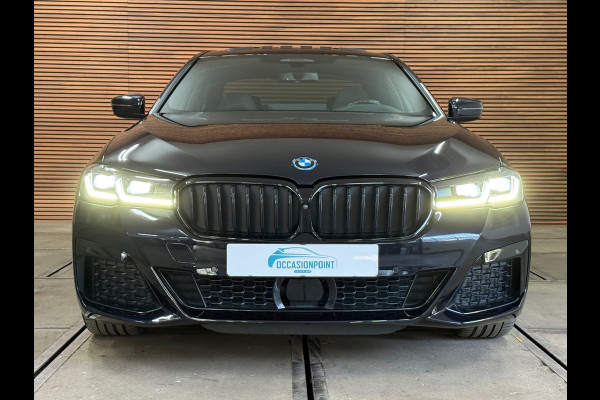BMW 5 Serie 530e xDrive M-Sport Pro Pakket | Pano | M-Kuipstoelen | H/K Sound | Shadow-Line | HuD | CarbonSchwarz | ParkeerPakket+