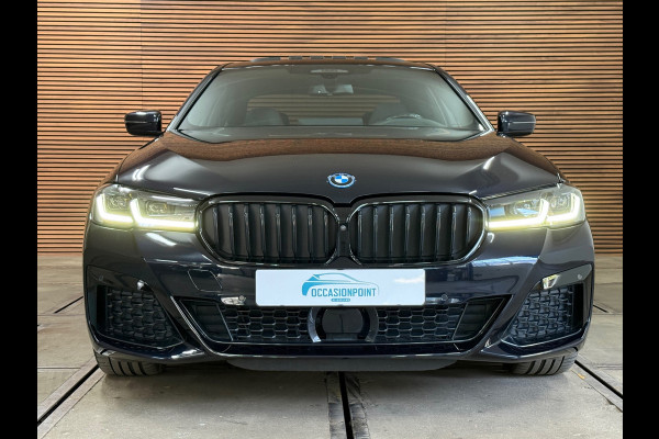 BMW 5 Serie 530e xDrive M-Sport Pro Pakket | Pano | M-Kuipstoelen | H/K Sound | Shadow-Line | HuD | CarbonSchwarz | ParkeerPakket+
