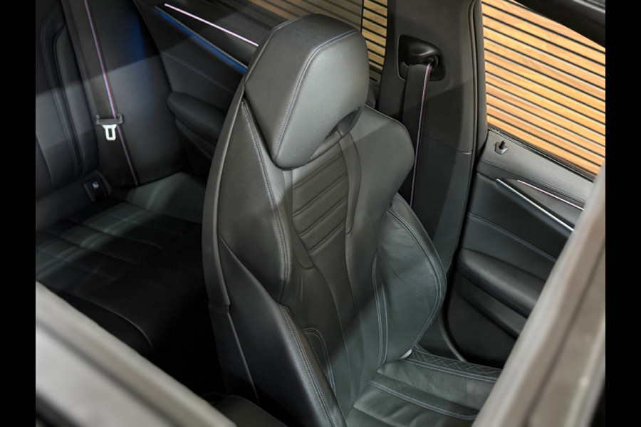BMW 5 Serie 530e xDrive M-Sport Pro Pakket | Pano | M-Kuipstoelen | H/K Sound | Shadow-Line | HuD | CarbonSchwarz | ParkeerPakket+