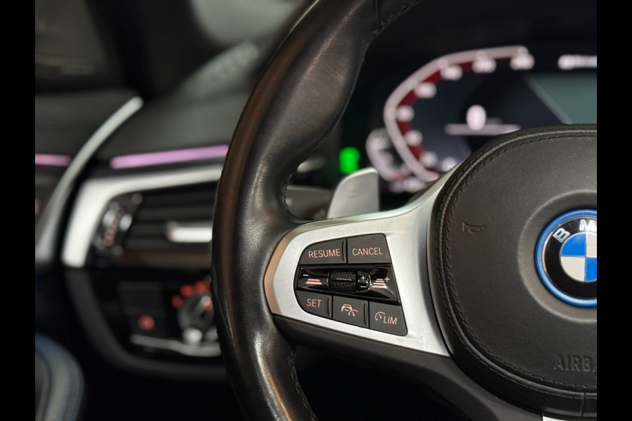 BMW 5 Serie 530e xDrive M-Sport Pro Pakket | Pano | M-Kuipstoelen | H/K Sound | Shadow-Line | HuD | CarbonSchwarz | ParkeerPakket+