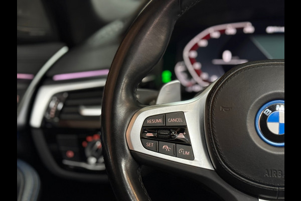 BMW 5 Serie 530e xDrive M-Sport Pro Pakket | Pano | M-Kuipstoelen | H/K Sound | Shadow-Line | HuD | CarbonSchwarz | ParkeerPakket+