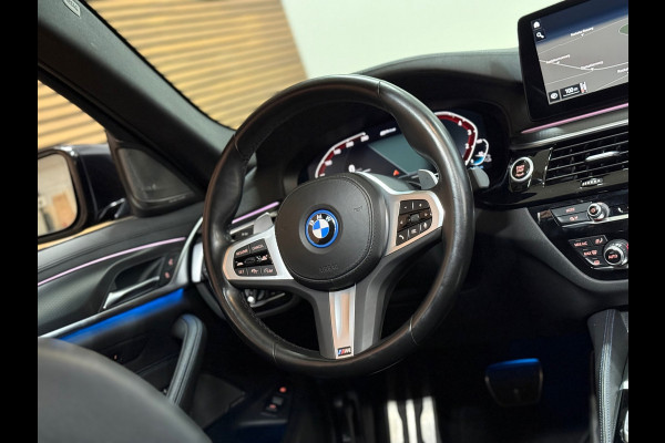 BMW 5 Serie 530e xDrive M-Sport Pro Pakket | Pano | M-Kuipstoelen | H/K Sound | Shadow-Line | HuD | CarbonSchwarz | ParkeerPakket+