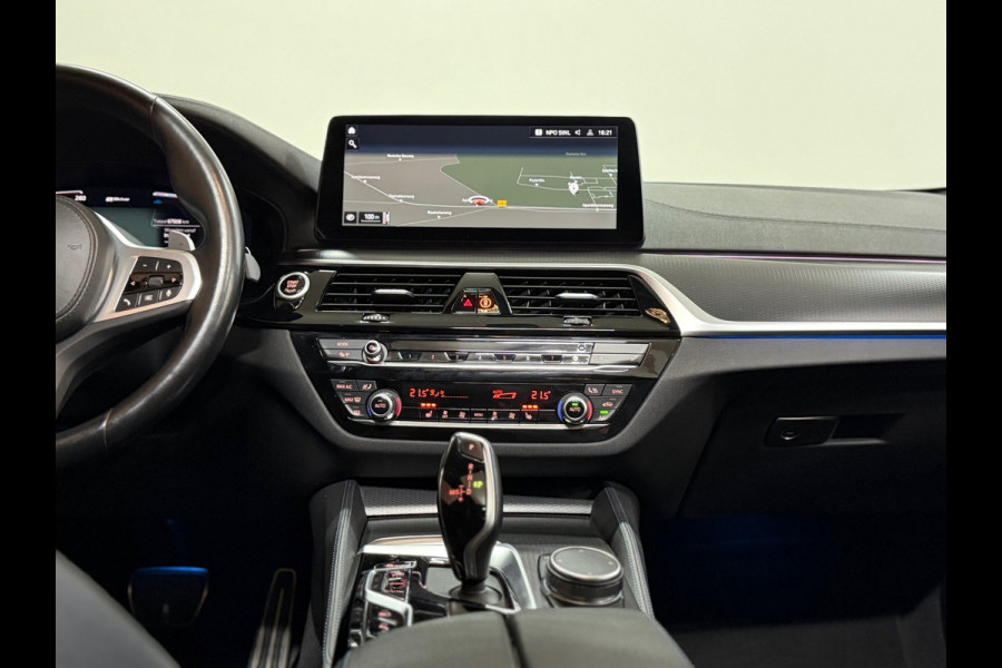 BMW 5 Serie 530e xDrive M-Sport Pro Pakket | Pano | M-Kuipstoelen | H/K Sound | Shadow-Line | HuD | CarbonSchwarz | ParkeerPakket+