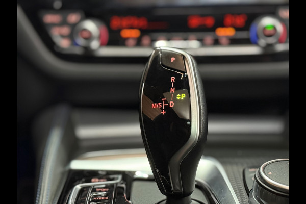 BMW 5 Serie 530e xDrive M-Sport Pro Pakket | Pano | M-Kuipstoelen | H/K Sound | Shadow-Line | HuD | CarbonSchwarz | ParkeerPakket+