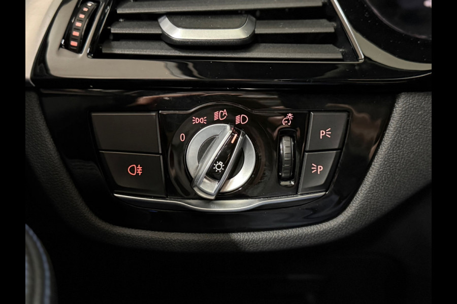 BMW 5 Serie 530e xDrive M-Sport Pro Pakket | Pano | M-Kuipstoelen | H/K Sound | Shadow-Line | HuD | CarbonSchwarz | ParkeerPakket+