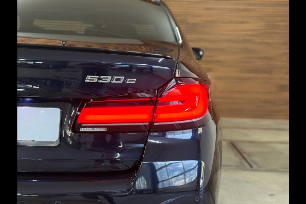 BMW 5 Serie 530e xDrive M-Sport Pro Pakket | Pano | M-Kuipstoelen | H/K Sound | Shadow-Line | HuD | CarbonSchwarz | ParkeerPakket+