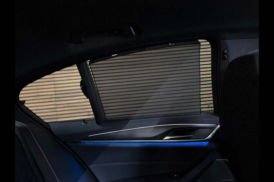BMW 5 Serie 530e xDrive M-Sport Pro Pakket | Pano | M-Kuipstoelen | H/K Sound | Shadow-Line | HuD | CarbonSchwarz | ParkeerPakket+