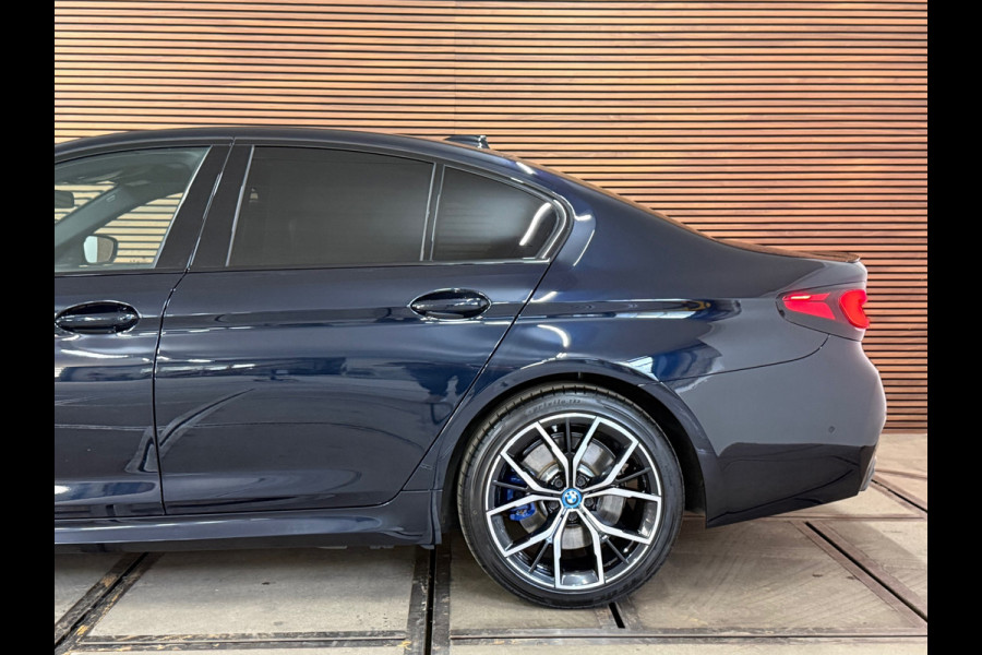 BMW 5 Serie 530e xDrive M-Sport Pro Pakket | Pano | M-Kuipstoelen | H/K Sound | Shadow-Line | HuD | CarbonSchwarz | ParkeerPakket+