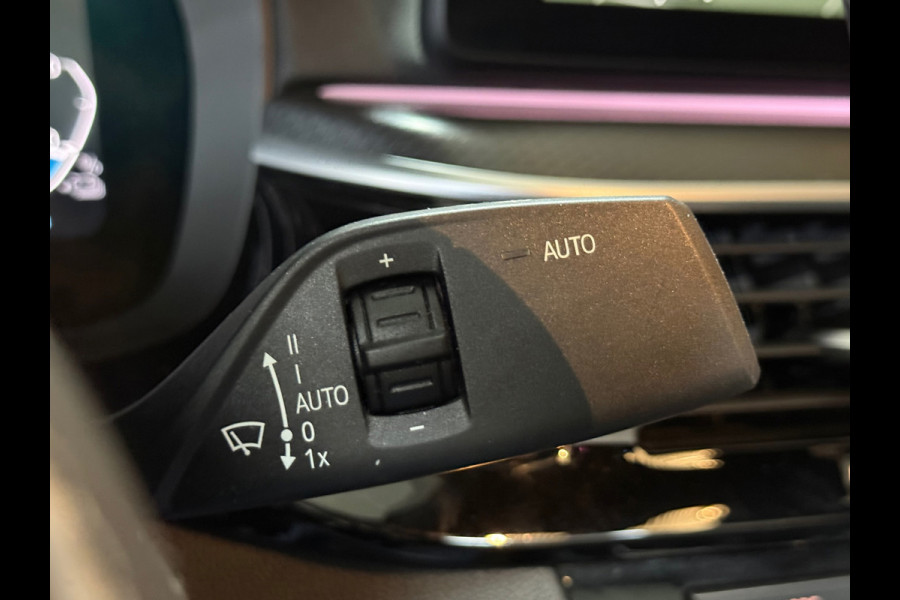 BMW 5 Serie 530e xDrive M-Sport Pro Pakket | Pano | M-Kuipstoelen | H/K Sound | Shadow-Line | HuD | CarbonSchwarz | ParkeerPakket+