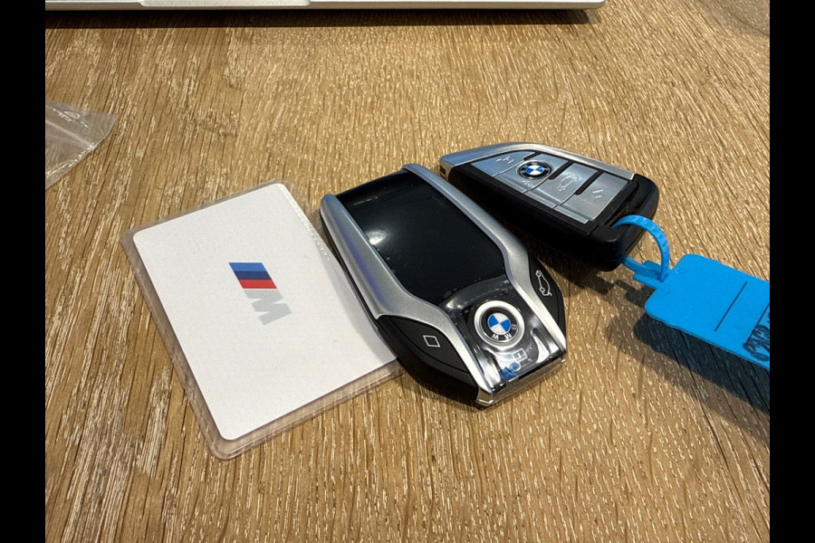 BMW 5 Serie 530e xDrive M-Sport Pro Pakket | Pano | M-Kuipstoelen | H/K Sound | Shadow-Line | HuD | CarbonSchwarz | ParkeerPakket+