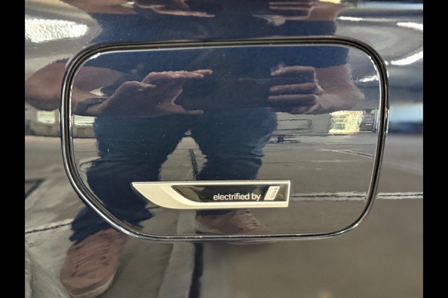 BMW 5 Serie 530e xDrive M-Sport Pro Pakket | Pano | M-Kuipstoelen | H/K Sound | Shadow-Line | HuD | CarbonSchwarz | ParkeerPakket+