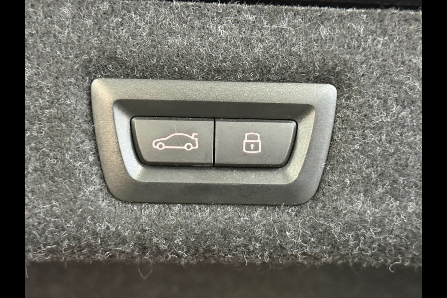 BMW 5 Serie 530e xDrive M-Sport Pro Pakket | Pano | M-Kuipstoelen | H/K Sound | Shadow-Line | HuD | CarbonSchwarz | ParkeerPakket+