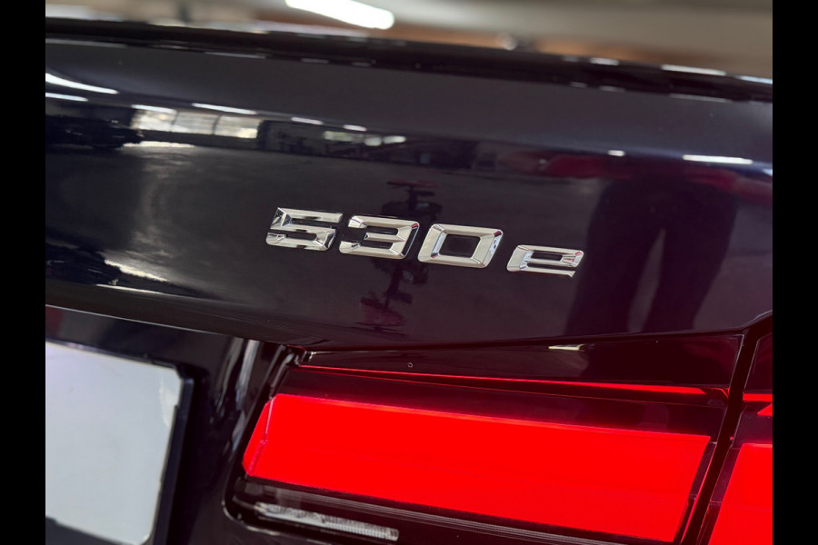 BMW 5 Serie 530e xDrive M-Sport Pro Pakket | Pano | M-Kuipstoelen | H/K Sound | Shadow-Line | HuD | CarbonSchwarz | ParkeerPakket+