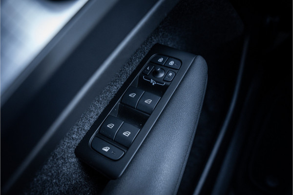 Volvo XC40 1.5 T4 Recharge Inscription Expression ** Trekhaak ** Climate-line ** Carplay ** Camera