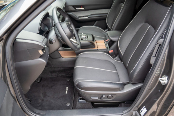 Mazda MX-30 E-SkyActiv R-EV 170 Makoto|Prijs rijklaar incl 12 mnd garantie|HUD Memory Stoelen+Verwarming