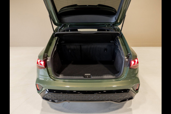 Audi A3 Sportback 35 TFSI S edition / 150pk / Maxton / Panorama dak / Sonos / Achteruitrij camera /