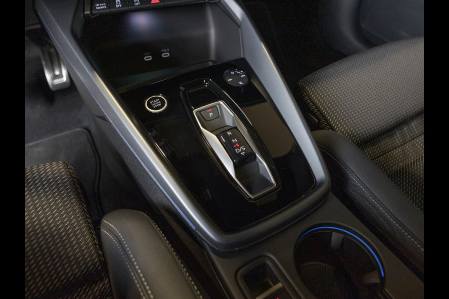 Audi A3 Sportback 35 TFSI S edition / 150pk / Maxton / Panorama dak / Sonos / Achteruitrij camera /