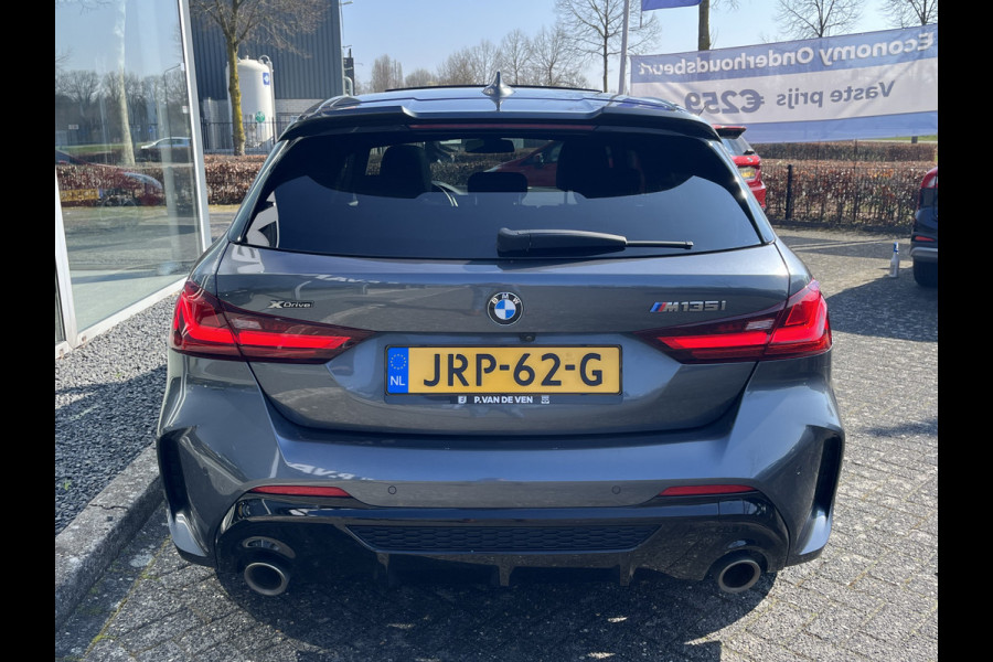 BMW 1-serie M135i xDrive High Executive M Sport 306pk Automaat | Panodak | Elektr. achterklep | Parking Pakket | Spiegel Pakket | Draadloze telefoonlader | etc. etc.