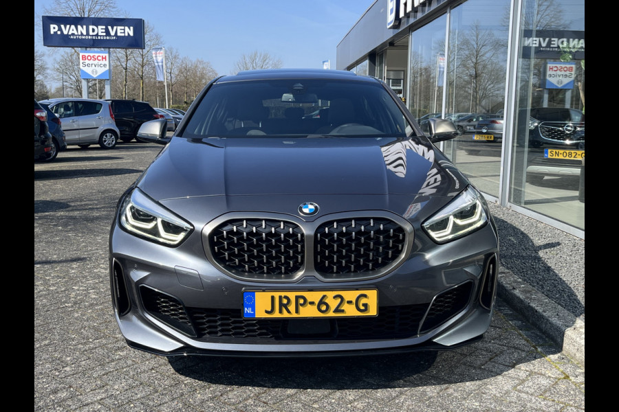 BMW 1-serie M135i xDrive High Executive M Sport 306pk Automaat | Panodak | Elektr. achterklep | Parking Pakket | Spiegel Pakket | Draadloze telefoonlader | etc. etc.