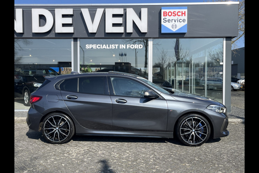 BMW 1-serie M135i xDrive High Executive M Sport 306pk Automaat | Panodak | Elektr. achterklep | Parking Pakket | Spiegel Pakket | Draadloze telefoonlader | etc. etc.