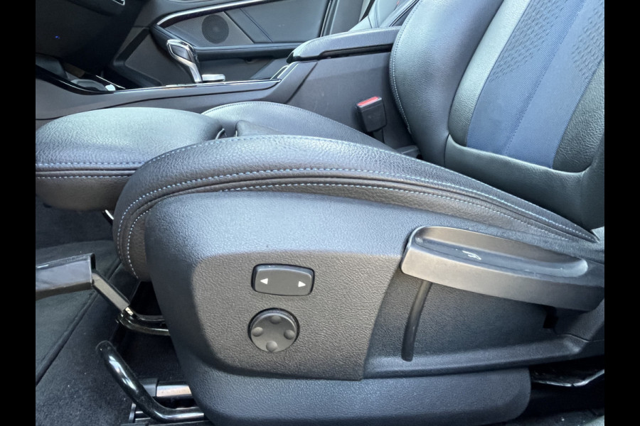 BMW 1-serie M135i xDrive High Executive M Sport 306pk Automaat | Panodak | Elektr. achterklep | Parking Pakket | Spiegel Pakket | Draadloze telefoonlader | etc. etc.