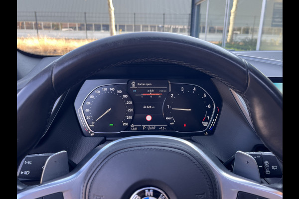 BMW 1-serie M135i xDrive High Executive M Sport 306pk Automaat | Panodak | Elektr. achterklep | Parking Pakket | Spiegel Pakket | Draadloze telefoonlader | etc. etc.