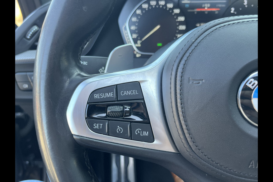 BMW 1-serie M135i xDrive High Executive M Sport 306pk Automaat | Panodak | Elektr. achterklep | Parking Pakket | Spiegel Pakket | Draadloze telefoonlader | etc. etc.