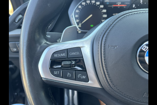 BMW 1-serie M135i xDrive High Executive M Sport 306pk Automaat | Panodak | Elektr. achterklep | Parking Pakket | Spiegel Pakket | Draadloze telefoonlader | etc. etc.
