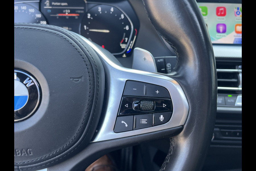 BMW 1-serie M135i xDrive High Executive M Sport 306pk Automaat | Panodak | Elektr. achterklep | Parking Pakket | Spiegel Pakket | Draadloze telefoonlader | etc. etc.