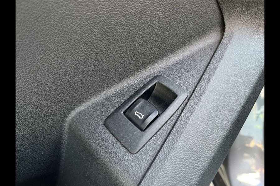 BMW 1-serie M135i xDrive High Executive M Sport 306pk Automaat | Panodak | Elektr. achterklep | Parking Pakket | Spiegel Pakket | Draadloze telefoonlader | etc. etc.