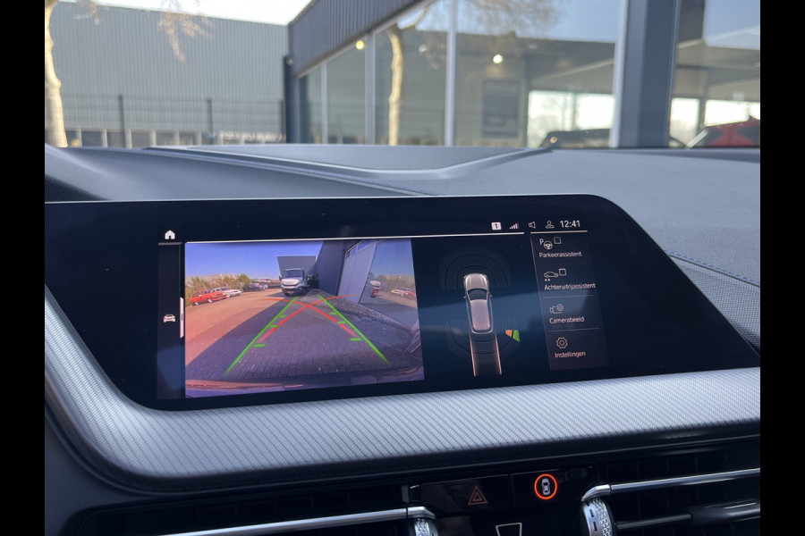 BMW 1-serie M135i xDrive High Executive M Sport 306pk Automaat | Panodak | Elektr. achterklep | Parking Pakket | Spiegel Pakket | Draadloze telefoonlader | etc. etc.