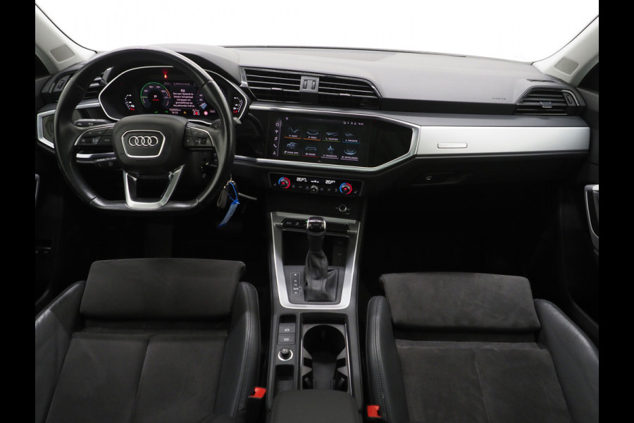 Audi Q3 Sportback 45 TFSI e Edition Full Black | Panoramadak | Stoelverwarming | Virtual | Cruise | PDC | LED | Carplay