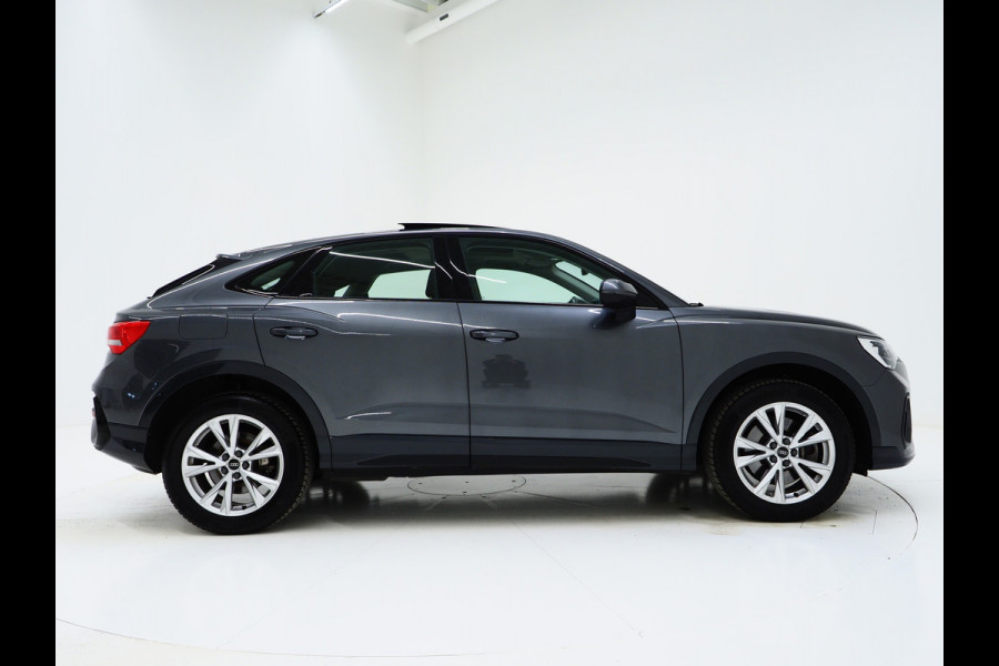 Audi Q3 Sportback 45 TFSI e Edition Full Black | Panoramadak | Stoelverwarming | Virtual | Cruise | PDC | LED | Carplay