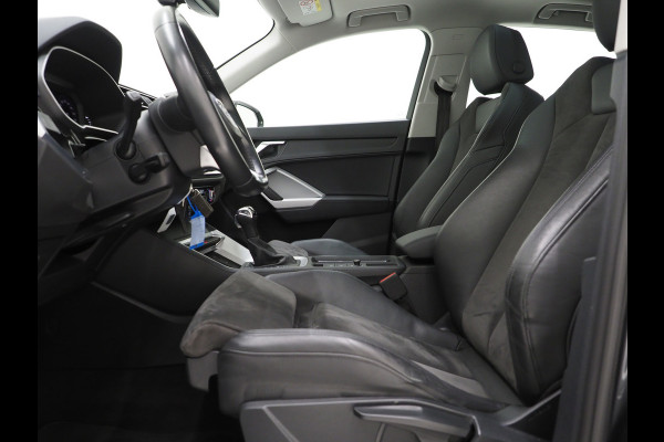 Audi Q3 Sportback 45 TFSI e Edition Full Black | Panoramadak | Stoelverwarming | Virtual | Cruise | PDC | LED | Carplay