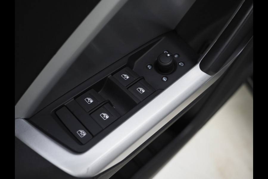 Audi Q3 Sportback 45 TFSI e Edition Full Black | Panoramadak | Stoelverwarming | Virtual | Cruise | PDC | LED | Carplay