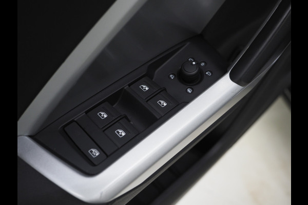 Audi Q3 Sportback 45 TFSI e Edition Full Black | Panoramadak | Stoelverwarming | Virtual | Cruise | PDC | LED | Carplay