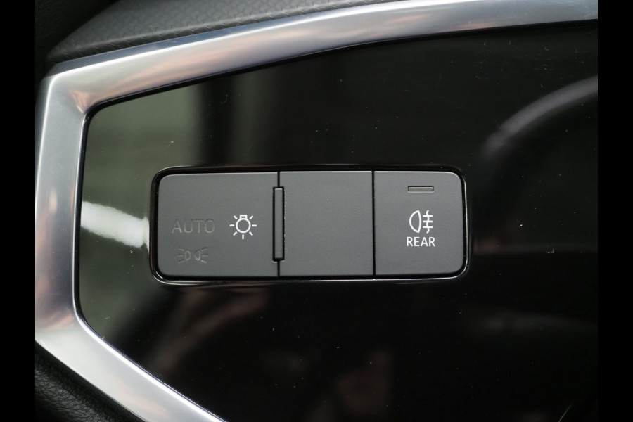 Audi Q3 Sportback 45 TFSI e Edition Full Black | Panoramadak | Stoelverwarming | Virtual | Cruise | PDC | LED | Carplay