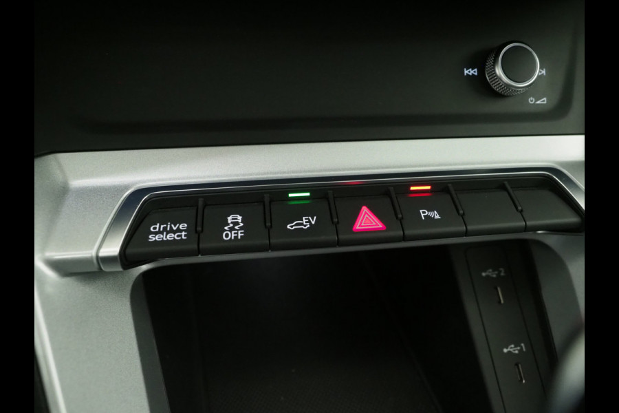 Audi Q3 Sportback 45 TFSI e Edition Full Black | Panoramadak | Stoelverwarming | Virtual | Cruise | PDC | LED | Carplay