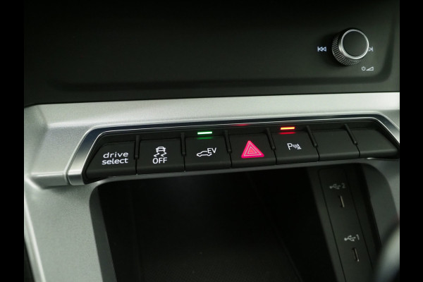 Audi Q3 Sportback 45 TFSI e Edition Full Black | Panoramadak | Stoelverwarming | Virtual | Cruise | PDC | LED | Carplay