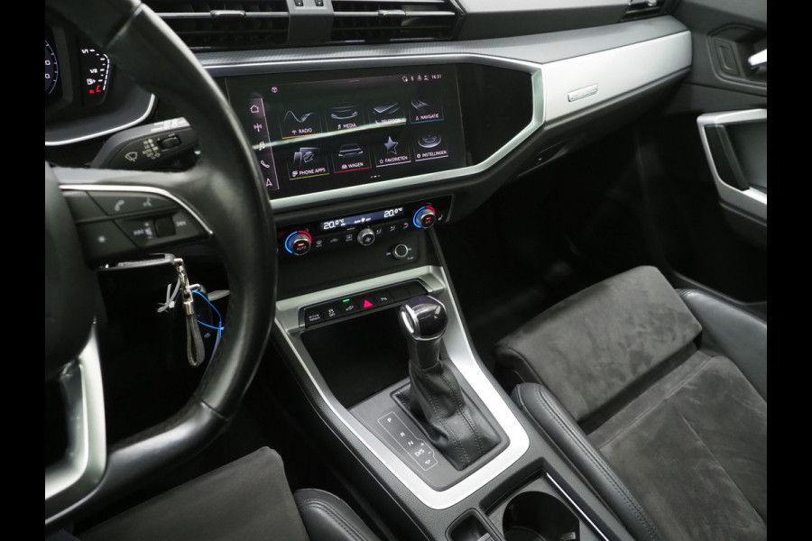 Audi Q3 Sportback 45 TFSI e Edition Full Black | Panoramadak | Stoelverwarming | Virtual | Cruise | PDC | LED | Carplay