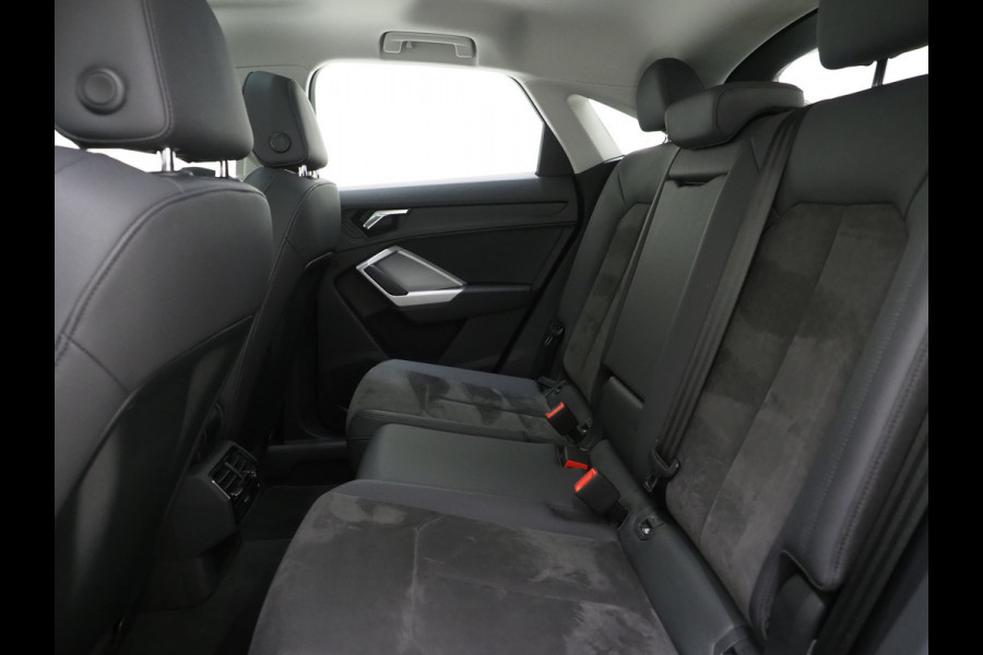 Audi Q3 Sportback 45 TFSI e Edition Full Black | Panoramadak | Stoelverwarming | Virtual | Cruise | PDC | LED | Carplay