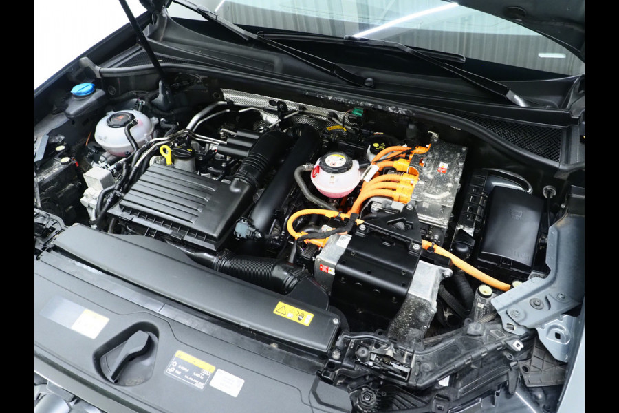 Audi Q3 Sportback 45 TFSI e Edition | Leder | Camera | Adaptive Cruise | Dodehoekdetectie | Stoelverwarming | Carplay