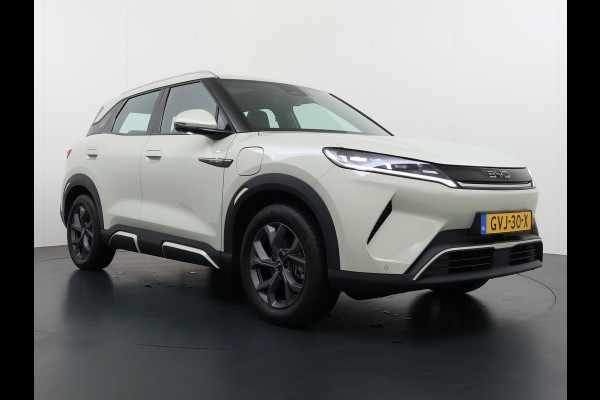 BYD ATTO 2 Boost 45 kWh VAN €31.900,- VOOR € 27.877,- UW LENTEVOORDEEL €4.023,-! | DIRECT LEVERBAAR | Volledige BYD Fabrieksgarantie t/m 11-2030 of 150.000 km | Stoel & Stuurverwarming | Adaptieve Cruise | 360° Camera | Panoramadak | Dodehoekassistent | Origineel NL Auto