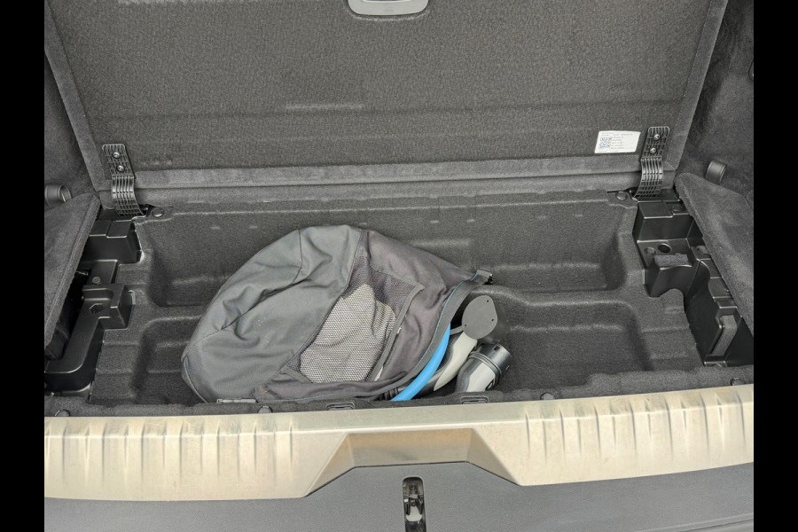 BMW 5 Serie Touring 530e xDrive Executive / Navi / Climate / Camera / Panormadak / Leder / 20"breedset