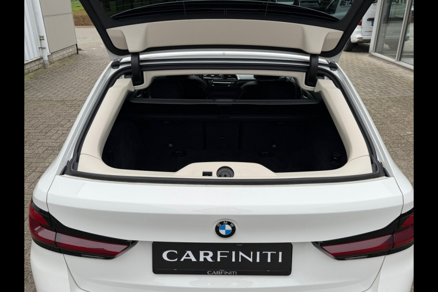 BMW 5 Serie Touring 530e xDrive Executive / Navi / Climate / Camera / Panormadak / Leder / 20"breedset
