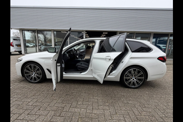 BMW 5 Serie Touring 530e xDrive Executive / Navi / Climate / Camera / Panormadak / Leder / 20"breedset