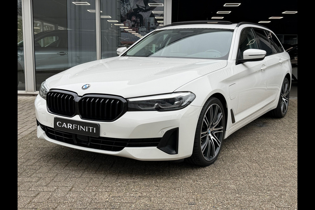 BMW 5 Serie Touring 530e xDrive Executive / Navi / Climate / Camera / Panormadak / Leder / 20"breedset