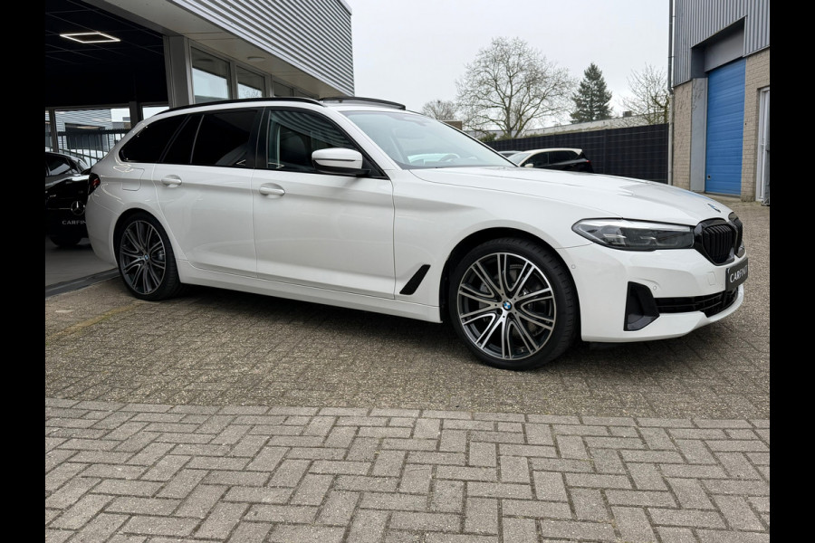 BMW 5 Serie Touring 530e xDrive Executive / Navi / Climate / Camera / Panormadak / Leder / 20"breedset
