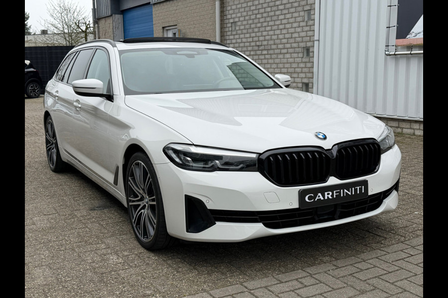 BMW 5 Serie Touring 530e xDrive Executive / Navi / Climate / Camera / Panormadak / Leder / 20"breedset
