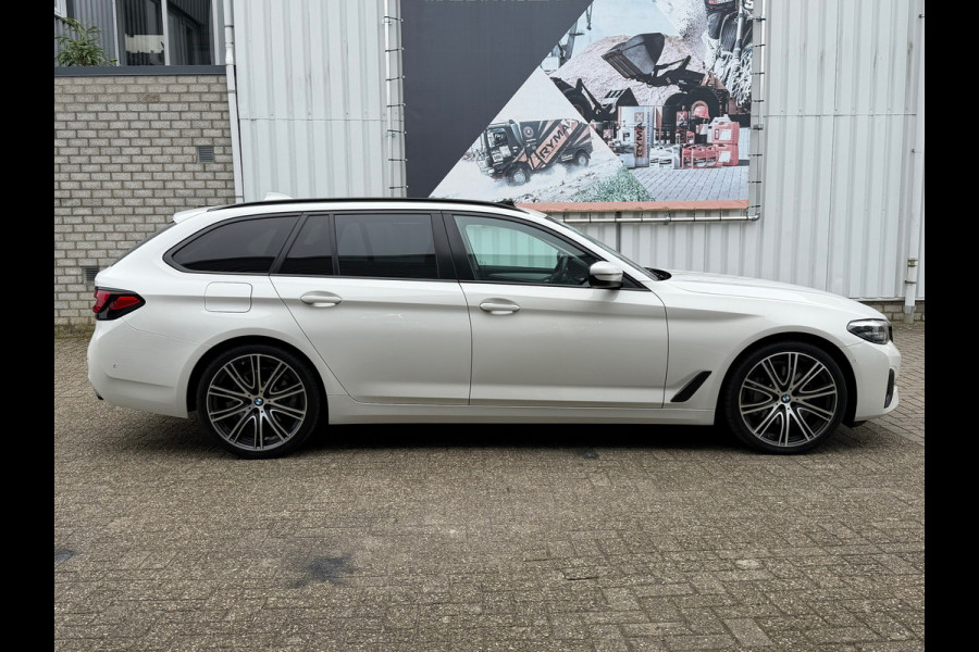 BMW 5 Serie Touring 530e xDrive Executive / Navi / Climate / Camera / Panormadak / Leder / 20"breedset